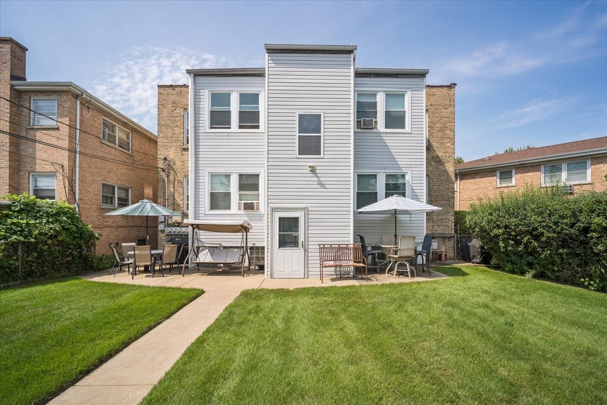 Building Photo - 6759 N Oshkosh Ave