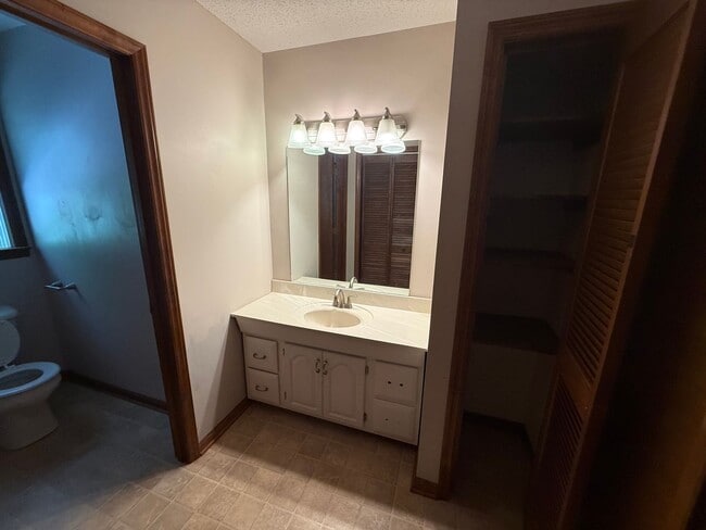 Building Photo - Big on Space. Big on Convenience. Big on Comfort.