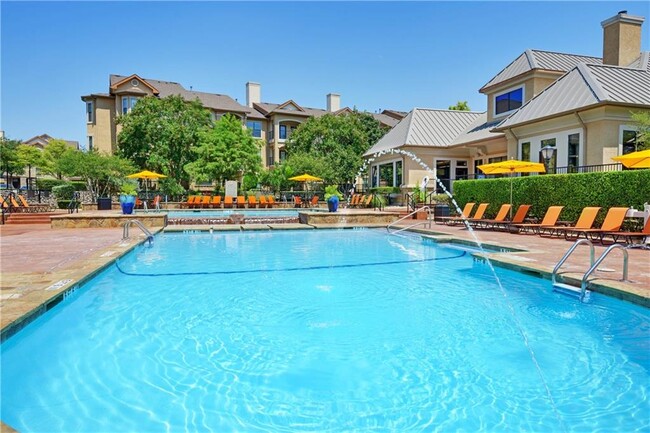 Building Photo - 501 E Stassney Ln