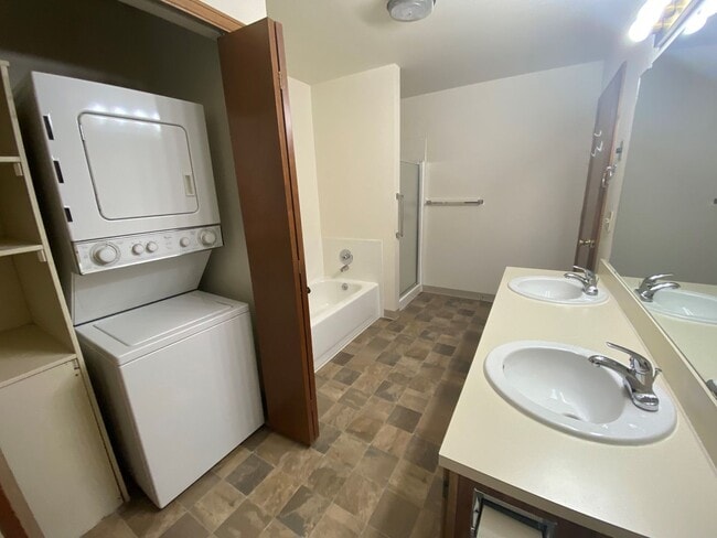 Building Photo - 4560 Larkbunting Dr