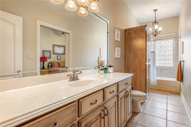 Building Photo - 2616 S Everest Ave