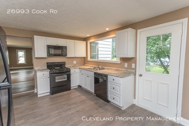 Building Photo - Newly Renovated Olmsted Twp Home