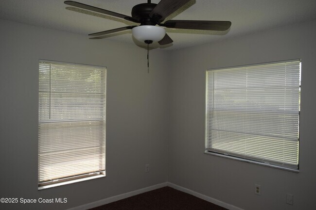 Building Photo - 326 Decordre Rd SE