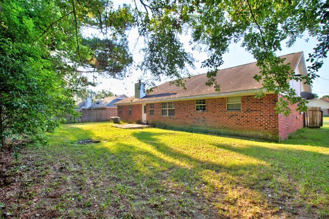 Building Photo - 948 Wedgewood Way