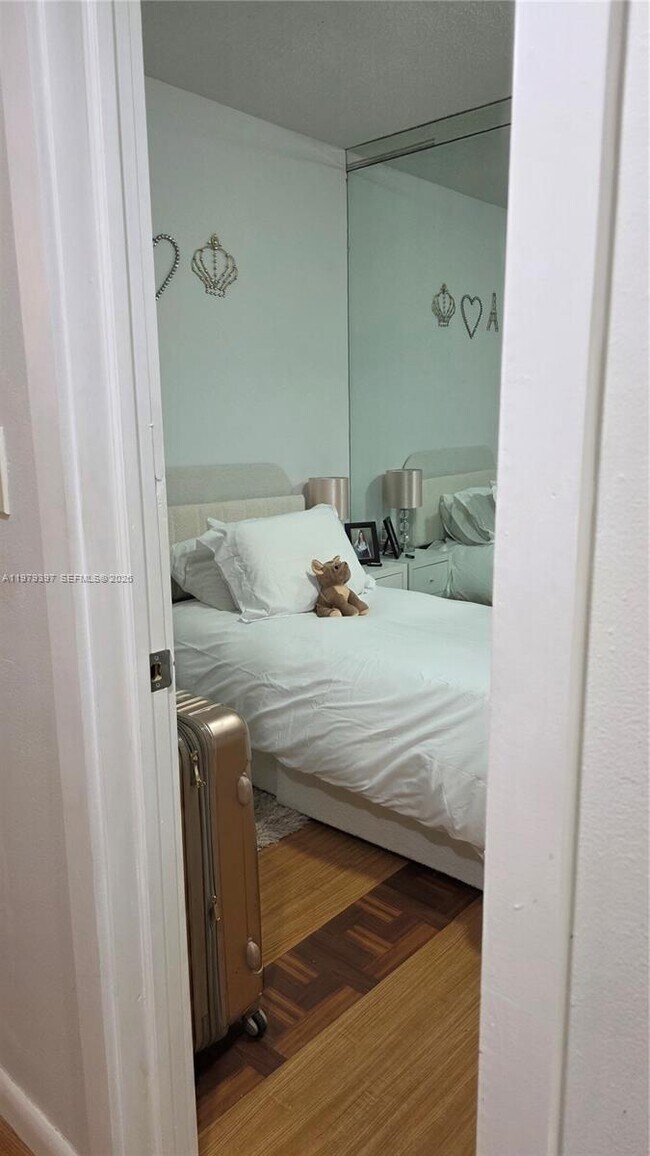 Building Photo - 750 NE 199th St