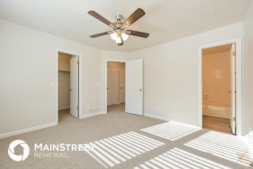 Building Photo - 9844 Fairwood St