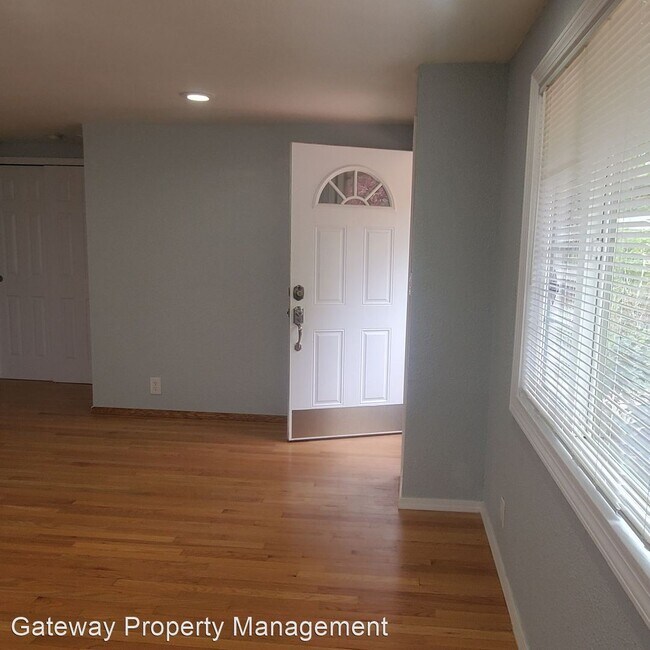 Building Photo - 2 br, 1 bath House - 580 SE Arcadia Road