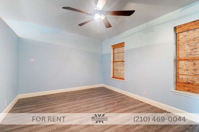 Building Photo - 800 Brooks Ave