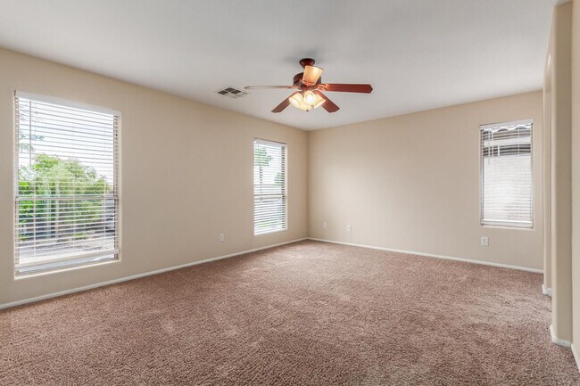 Building Photo - 42556 W Anne Ln