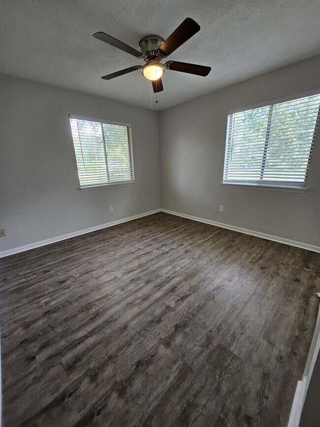 Building Photo - 3235 Springdale Dr