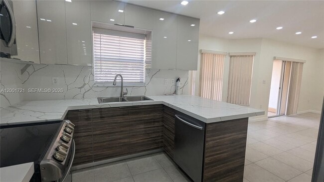 Building Photo - 213 E Forest Oak Cir