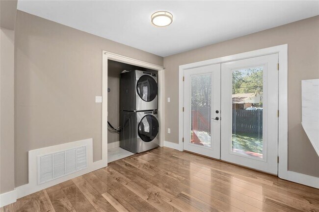 Building Photo - 1204 Eleanor St