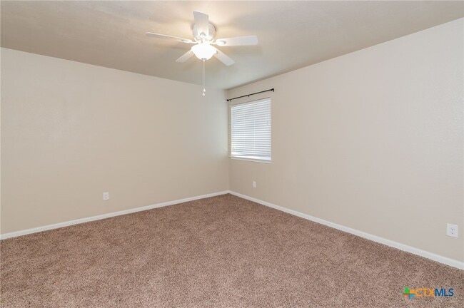 Building Photo - 146 Linden Ln