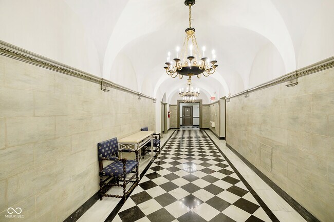 Building Photo - 350 N Meridian St