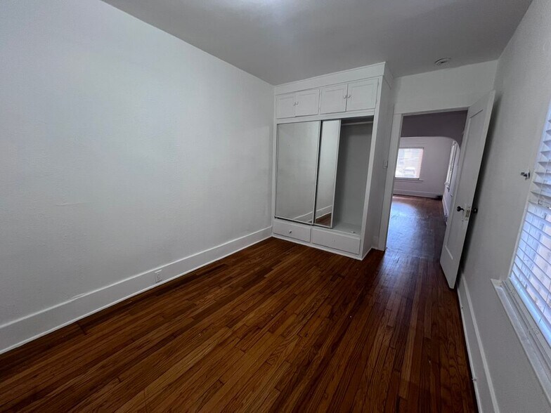 Building Photo - 415 W 8th St