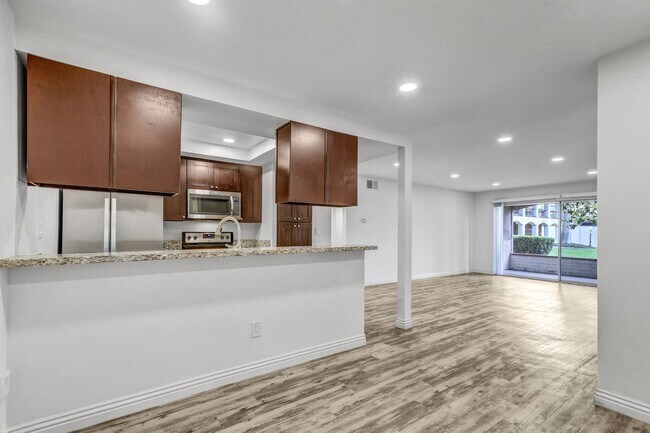 Building Photo - $500 MOVE IN SPECIAL! 2 BD, 2 BA Condo at Mission Plaza! 1000 Sq Ft w/ Great Amenities!