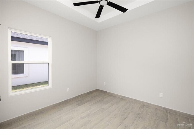 Building Photo - 21 Selena St