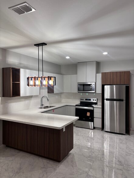 Building Photo - 703 Pedro St