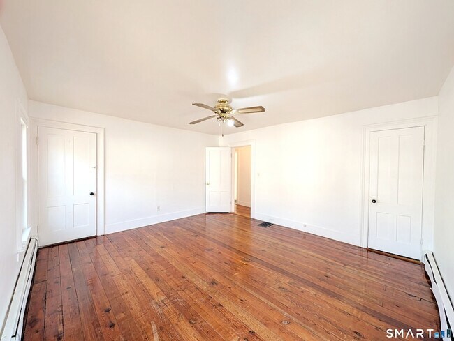 Building Photo - 102 Elm St