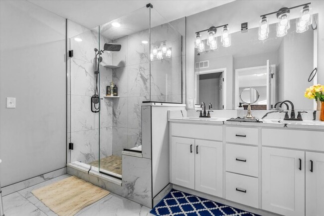 Building Photo - 9805 Newburgh Rd