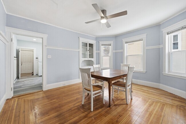 Building Photo - 111 Dustin St