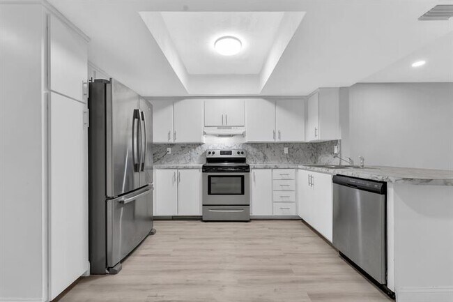 Building Photo - 7902 NW 70th Ct