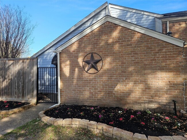 Primary Photo - 11018 Francoise Blvd