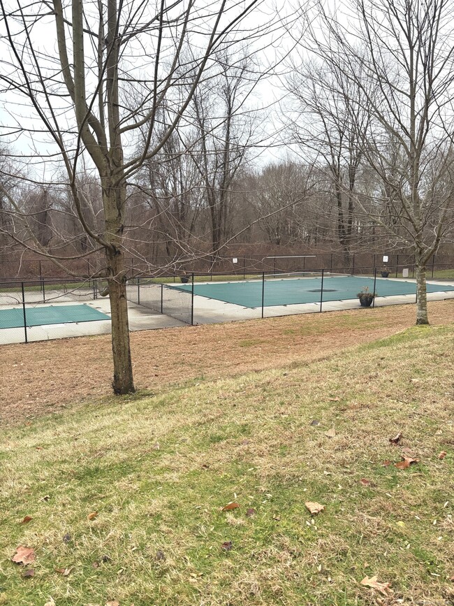 Building Photo - 5 Howes Ct