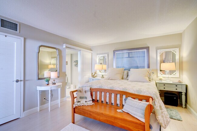 Building Photo - 5480 N Ocean Dr