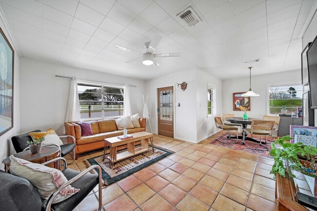 Building Photo - Meadow View Manor