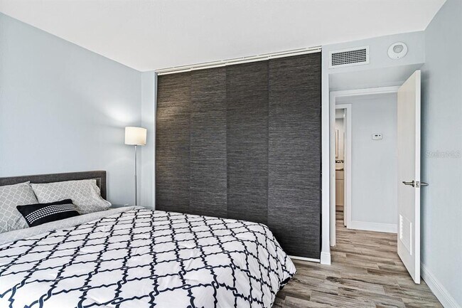 Building Photo - 2401 Bayshore Blvd