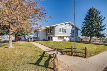 Building Photo - 2 car attached garage, located near Greenway Park Golf Course, pool, tennis courts and clubhouse....