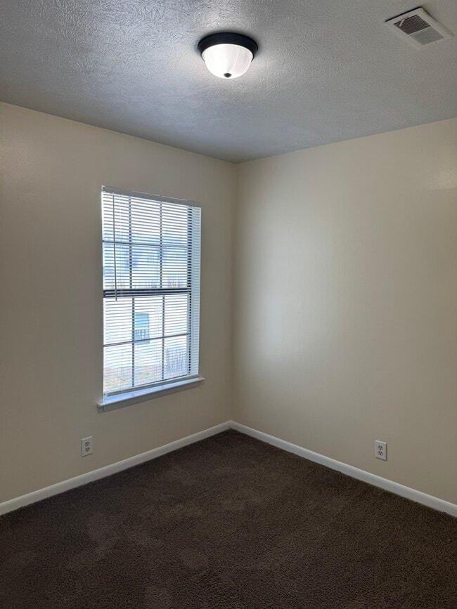 Building Photo - 1308 Ewing Creek Dr