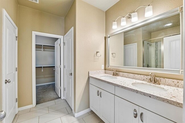 Building Photo - 501 S Meadowlark St