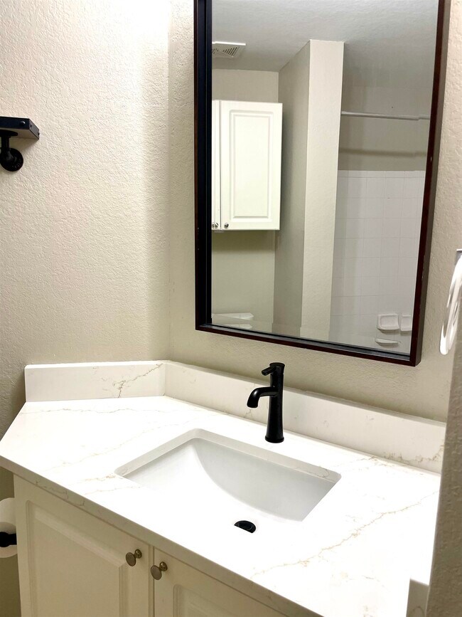 Building Photo - 425 S Villa San Marco Dr