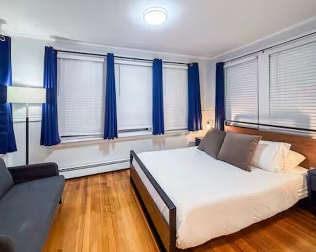 Building Photo - 65-67-67 St James Cir