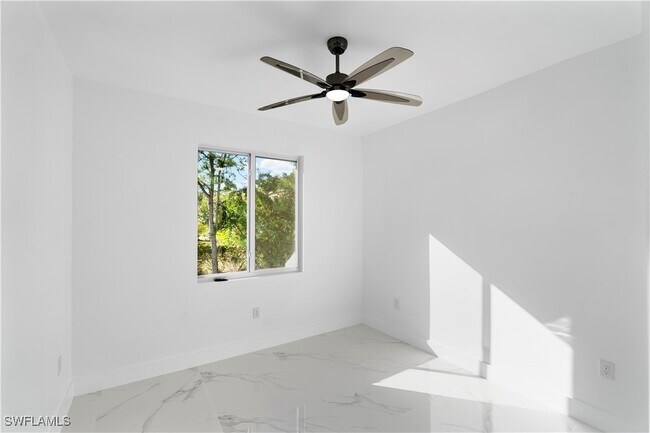 Building Photo - 918 Hollister Ave