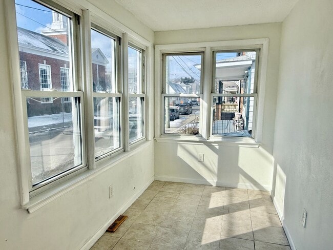 Building Photo - FOR RENT- Spacious 4 Bedroom 2 Bath Home in Penns Grove $2000