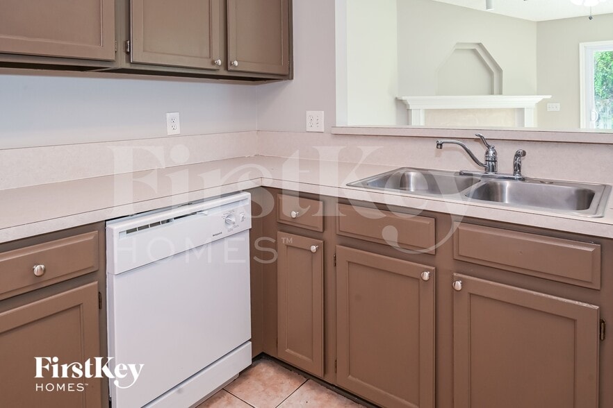 Building Photo - 4576 Antler Hill Dr E