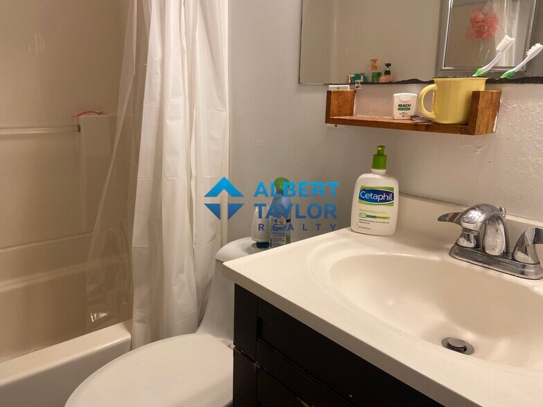 Building Photo - 210 Hemenway St