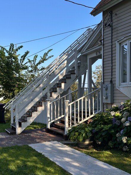 Building Photo - 676 Hampden St