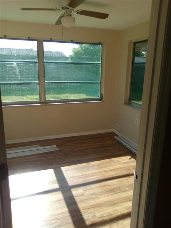 Building Photo - Charming Home with Exquisite Features Near...
