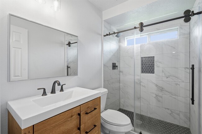 Building Photo - 22914 Breton Point Dr