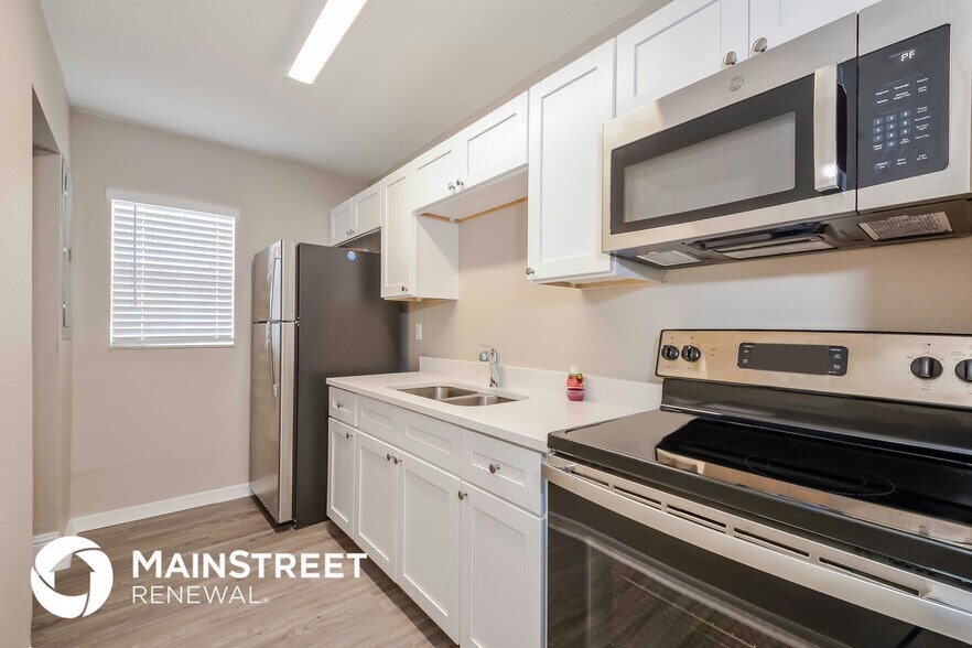 Building Photo - 3019 Clay Cir