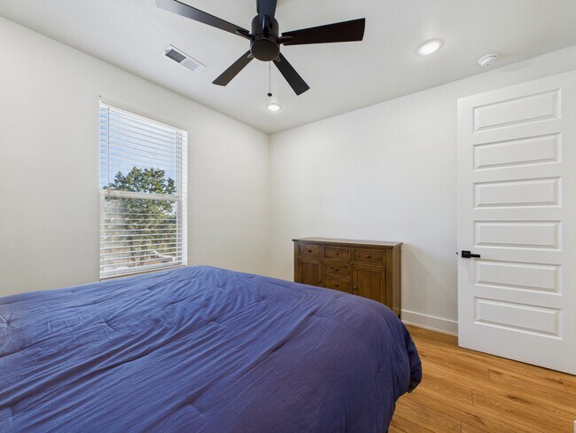 Building Photo - 113 Coker Ln