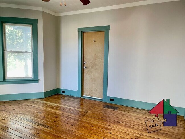 Building Photo - First Floor 1BR in Montpelier - Pets Negotiable!