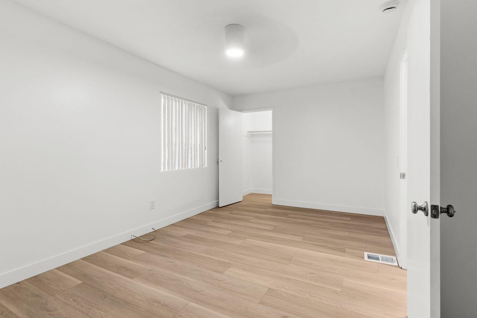 Building Photo - 994 El Camino Dr
