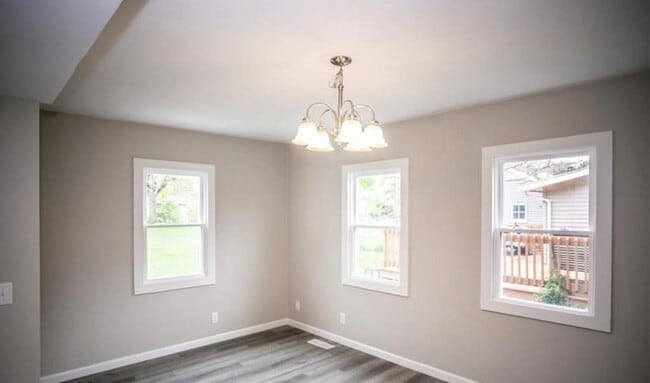 Building Photo - 209 E Hobart Ave