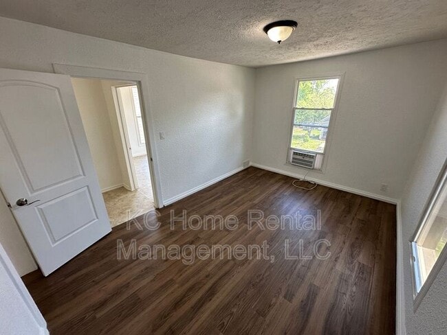 Building Photo - 2316 Spruce Ave