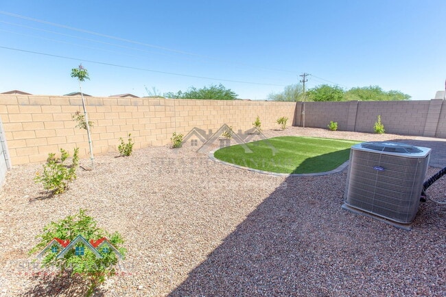 Building Photo - 1330 W Hess Ave